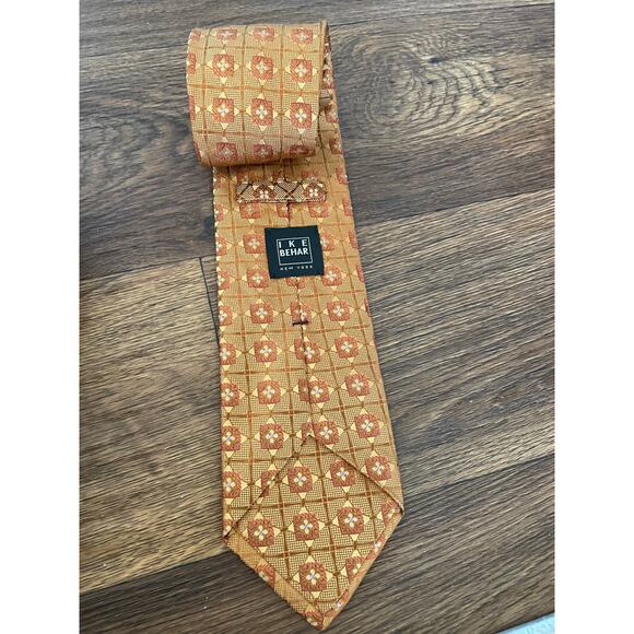 Ike Behar 100% Silk Mens Neck Tie Orange Gold Geometric Design - Picture 3 of 12